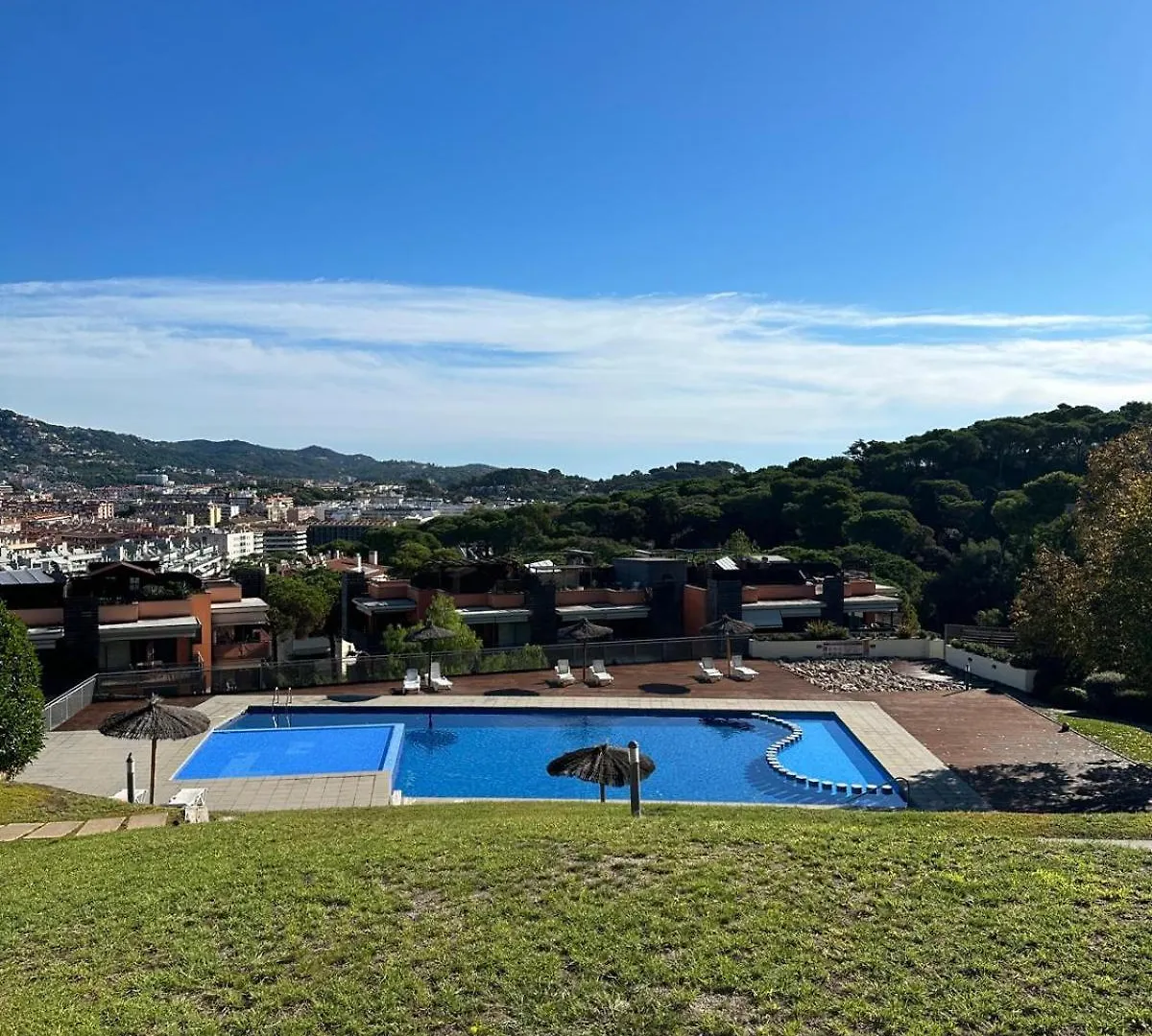 Pretty Garden Apartment Next To A Charming Beach リョレート・デ・マル