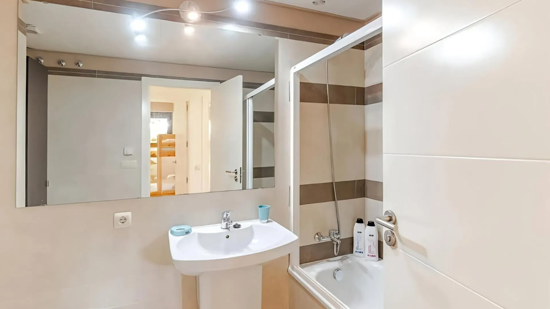 Pretty Garden Apartment Next To A Charming Beach Lloret de Mar