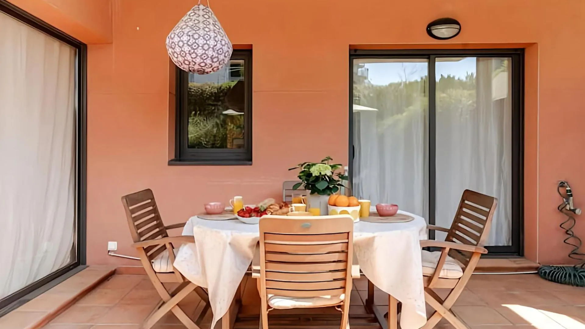 Pretty Garden Apartment Next To A Charming Beach リョレート・デ・マル 0*,  スペイン
