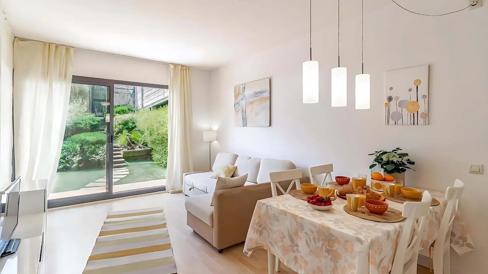 Pretty Garden Apartment Next To A Charming Beach リョレート・デ・マル スペイン