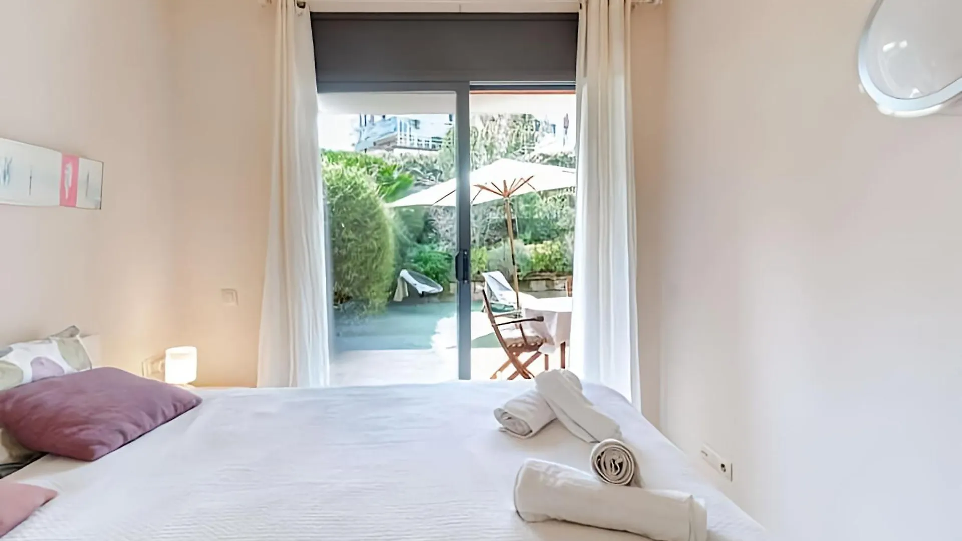 Pretty Garden Apartment Next To A Charming Beach リョレート・デ・マル 0*,