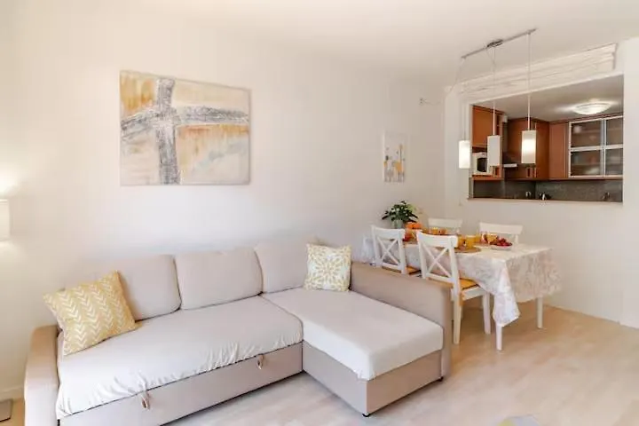 Pretty Garden Apartment Next To A Charming Beach リョレート・デ・マル